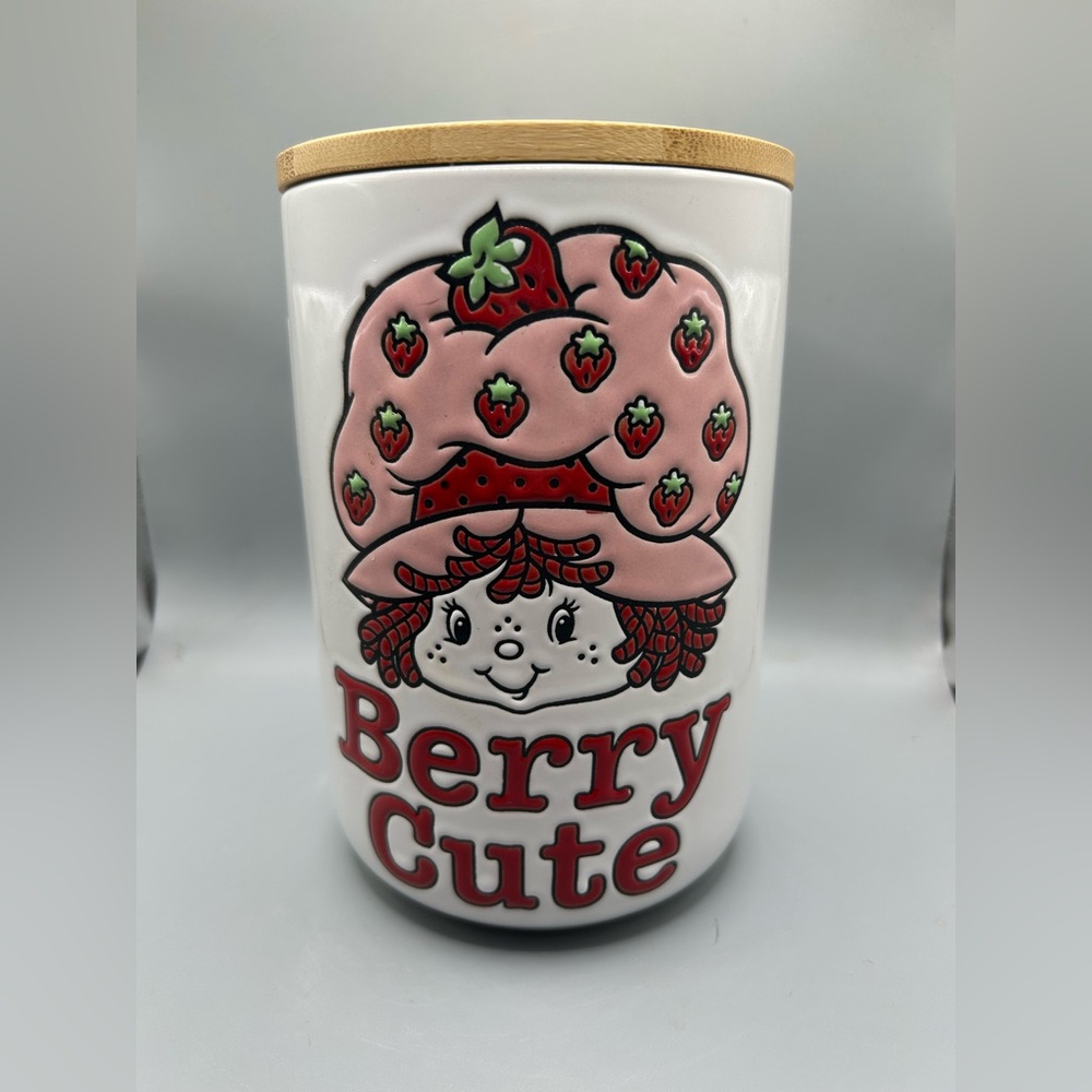 Strawberry Shortcake BERRY CUTE Canister Jar With Wooden Lid Retro Style NEW